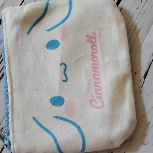 🆕️ SANRIO CINNAMOROLL POUCH 🤍 - Picture 2 of 7
